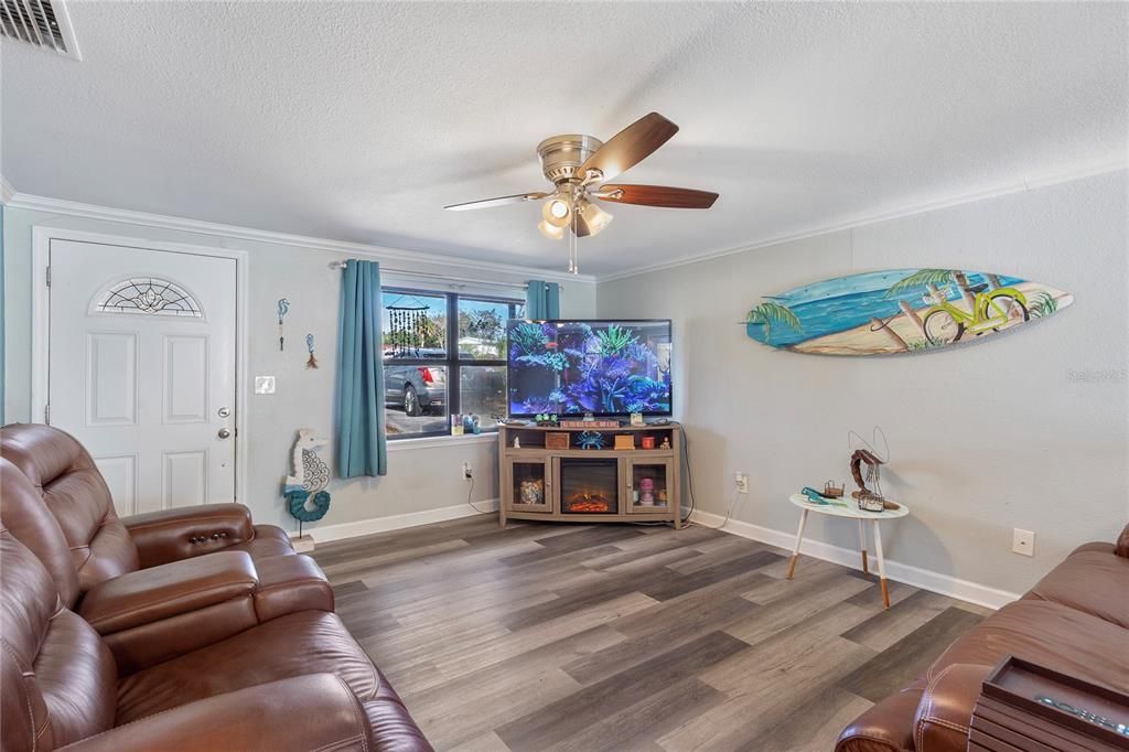 For Sale: $394,900 (4 beds, 2 baths, 1400 Square Feet)