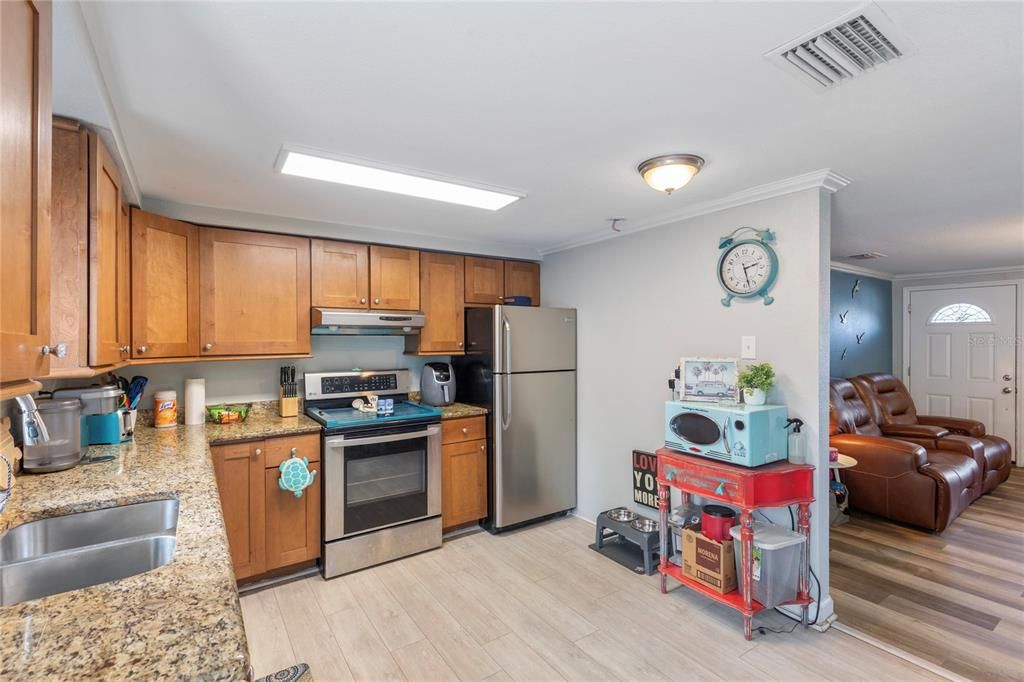For Sale: $394,900 (4 beds, 2 baths, 1400 Square Feet)