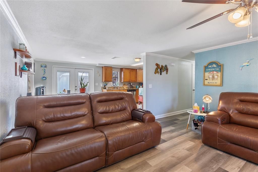 For Sale: $394,900 (4 beds, 2 baths, 1400 Square Feet)