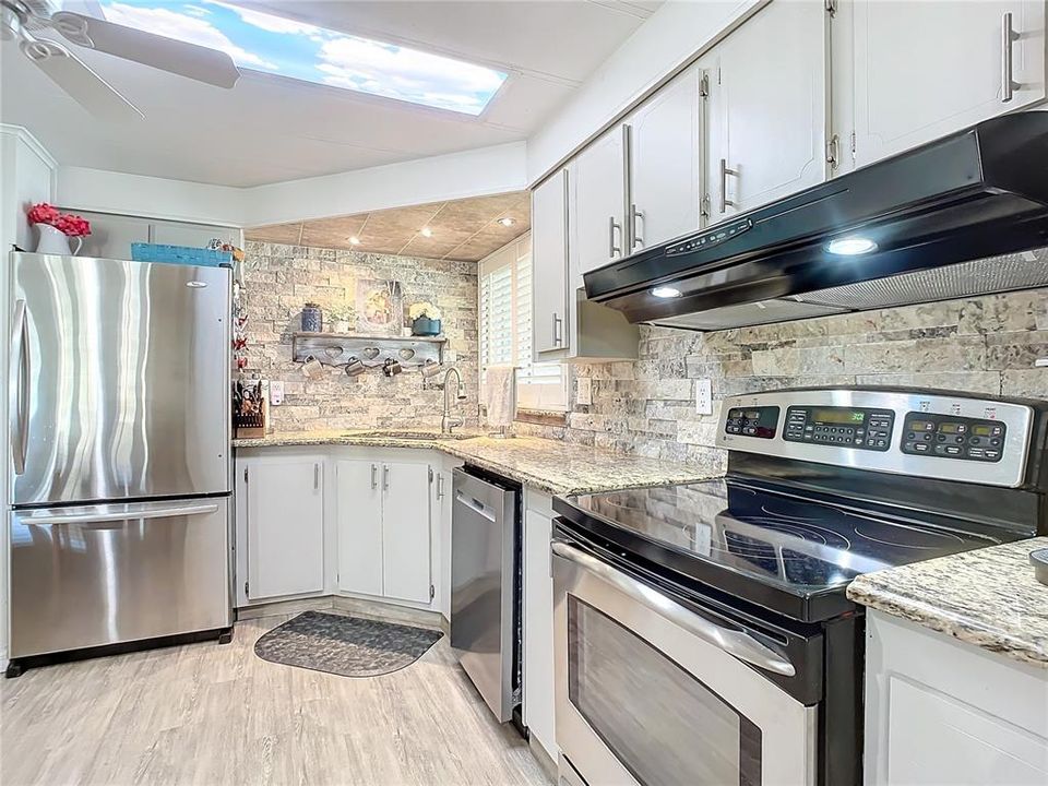 For Sale: $205,000 (2 beds, 2 baths, 1492 Square Feet)