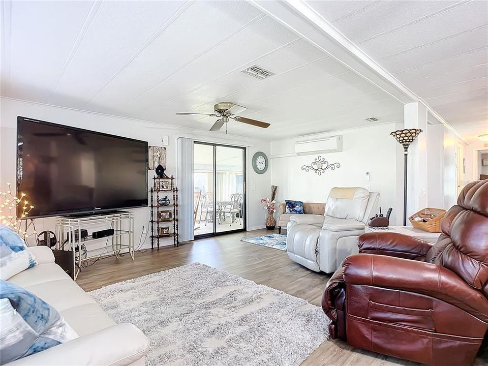 For Sale: $205,000 (2 beds, 2 baths, 1492 Square Feet)