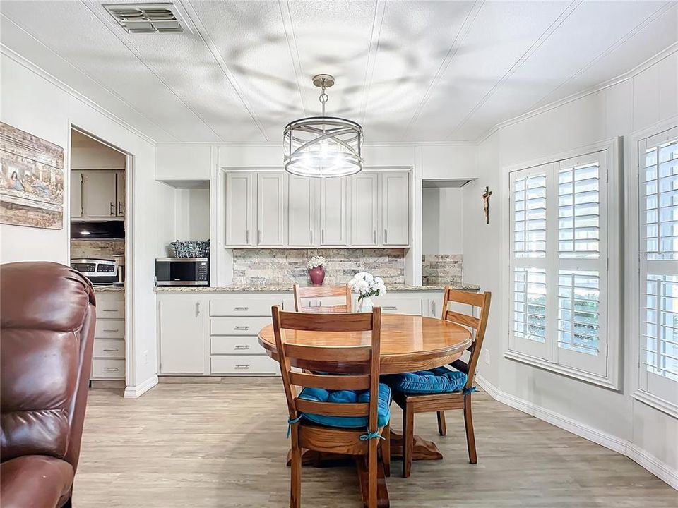 For Sale: $205,000 (2 beds, 2 baths, 1492 Square Feet)