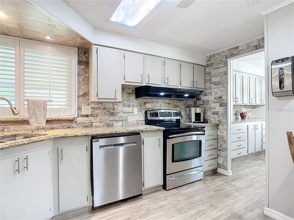 For Sale: $205,000 (2 beds, 2 baths, 1492 Square Feet)