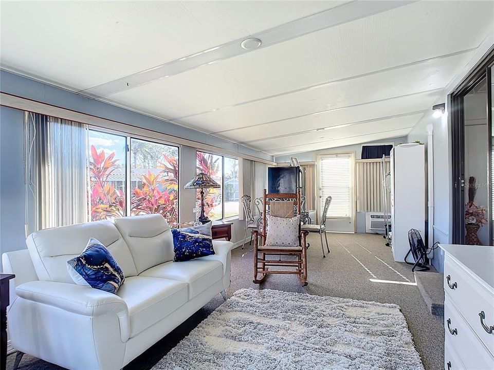 For Sale: $205,000 (2 beds, 2 baths, 1492 Square Feet)