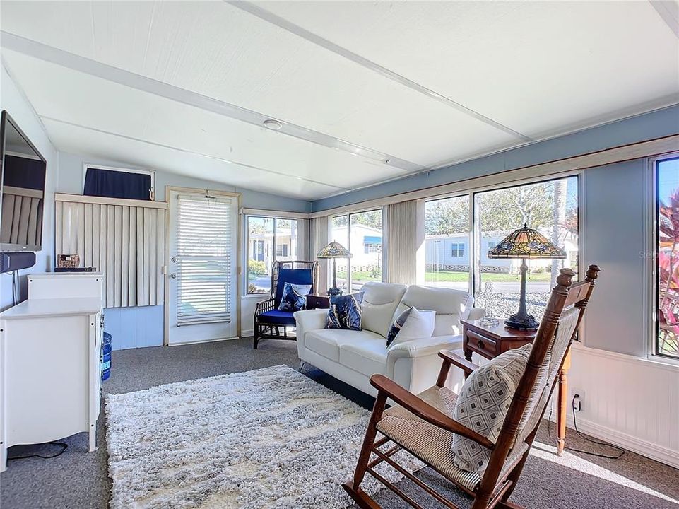 For Sale: $205,000 (2 beds, 2 baths, 1492 Square Feet)