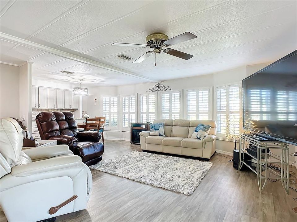 For Sale: $205,000 (2 beds, 2 baths, 1492 Square Feet)