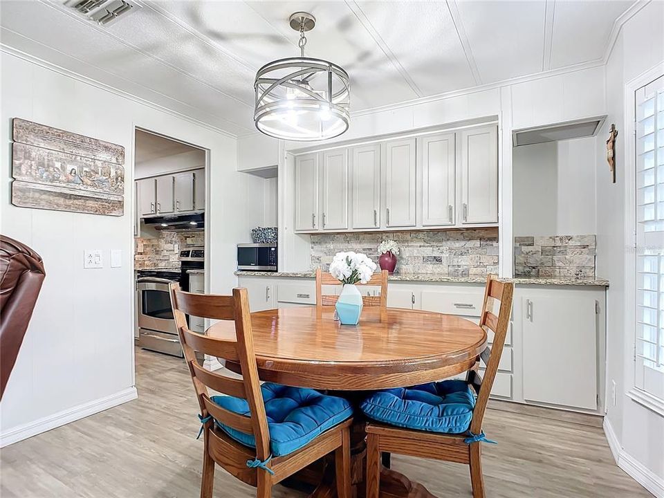 For Sale: $205,000 (2 beds, 2 baths, 1492 Square Feet)