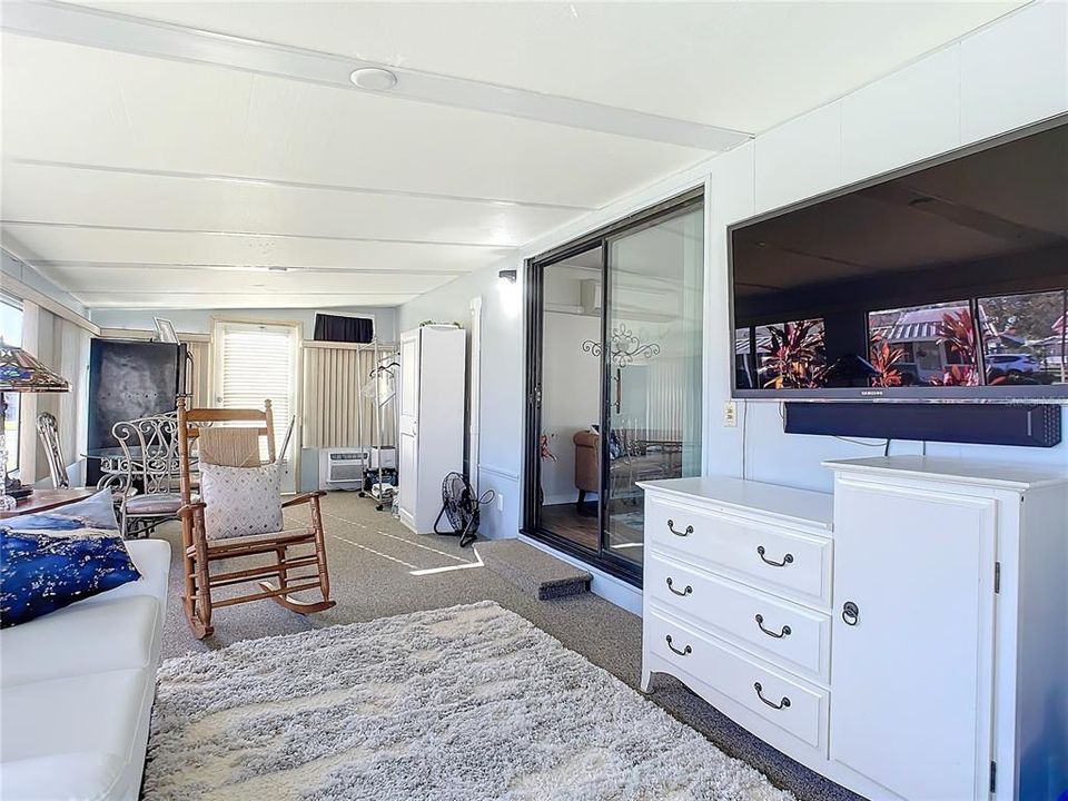 For Sale: $205,000 (2 beds, 2 baths, 1492 Square Feet)