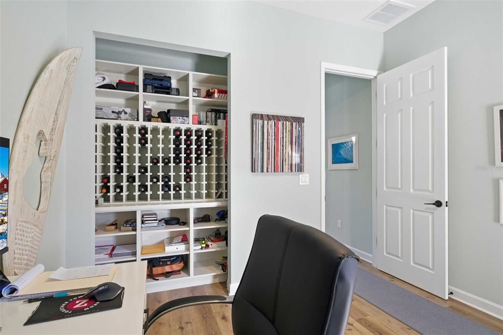 Activo con contrato: $575,000 (3 camas, 2 baños, 2299 Pies cuadrados)