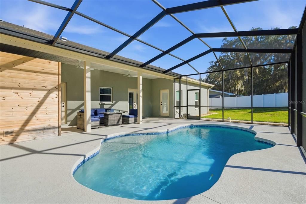 Activo con contrato: $575,000 (3 camas, 2 baños, 2299 Pies cuadrados)