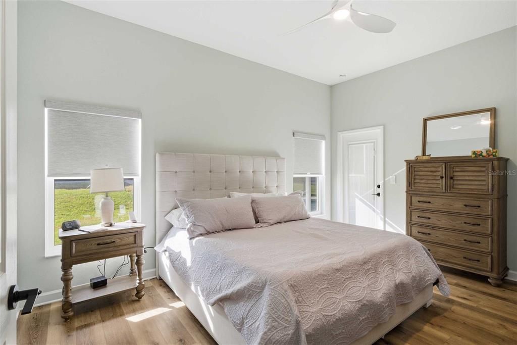 Activo con contrato: $575,000 (3 camas, 2 baños, 2299 Pies cuadrados)