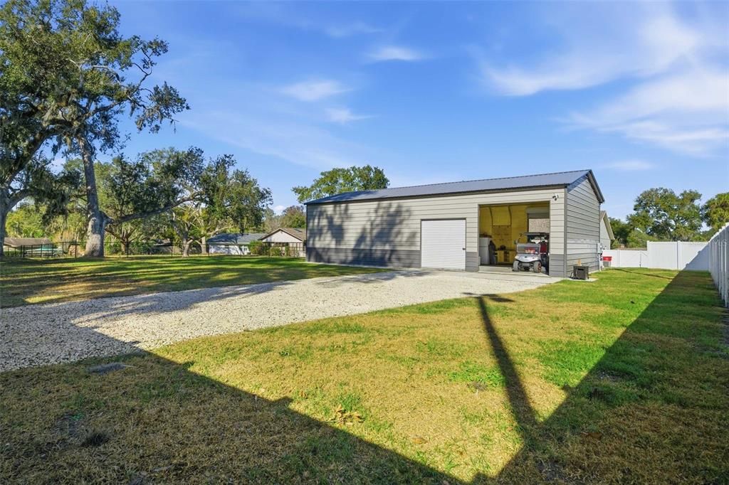 Activo con contrato: $575,000 (3 camas, 2 baños, 2299 Pies cuadrados)