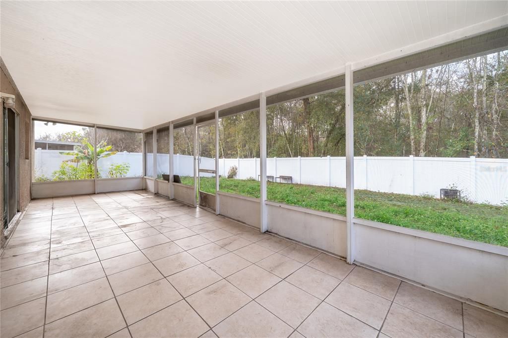 Activo con contrato: $390,000 (4 camas, 2 baños, 2192 Pies cuadrados)