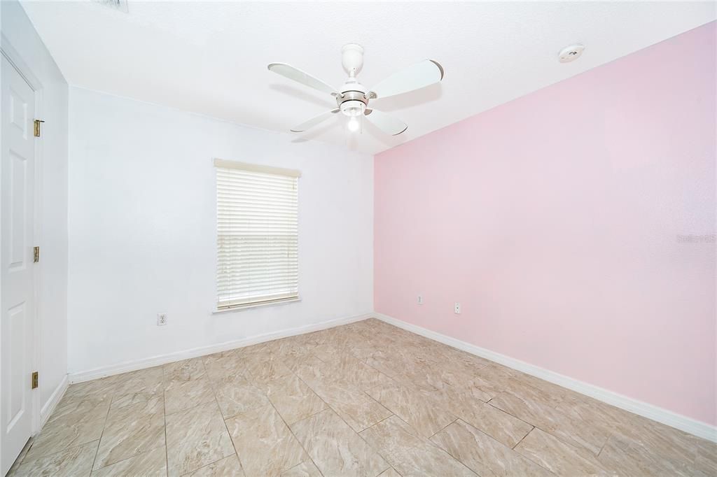 Activo con contrato: $390,000 (4 camas, 2 baños, 2192 Pies cuadrados)