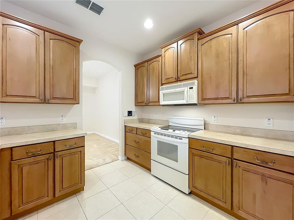 Activo con contrato: $349,900 (3 camas, 3 baños, 2173 Pies cuadrados)