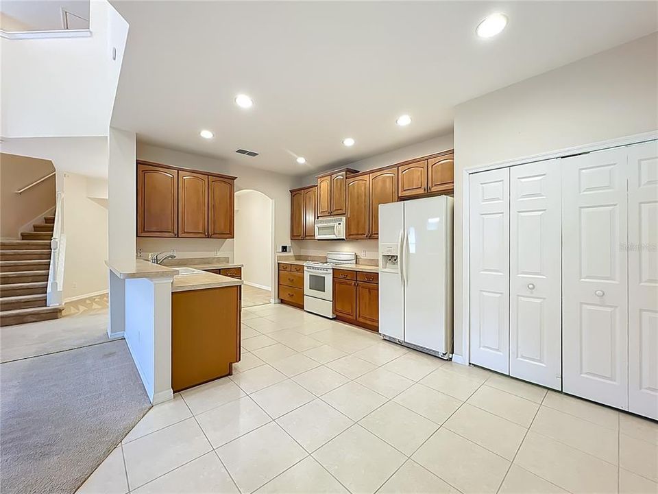 Activo con contrato: $349,900 (3 camas, 3 baños, 2173 Pies cuadrados)