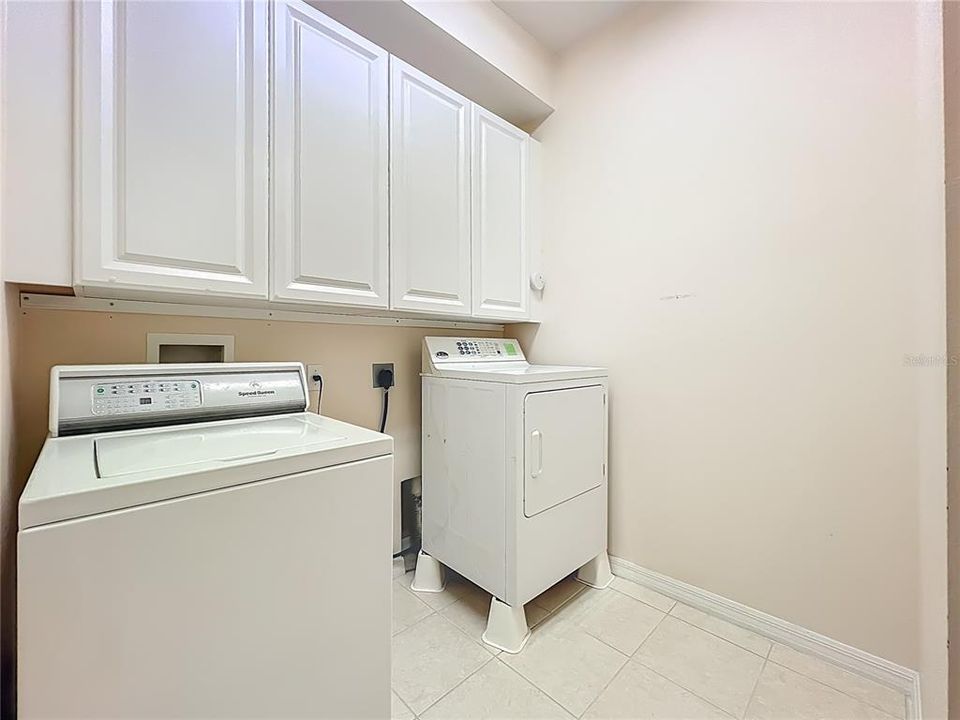 Activo con contrato: $349,900 (3 camas, 3 baños, 2173 Pies cuadrados)