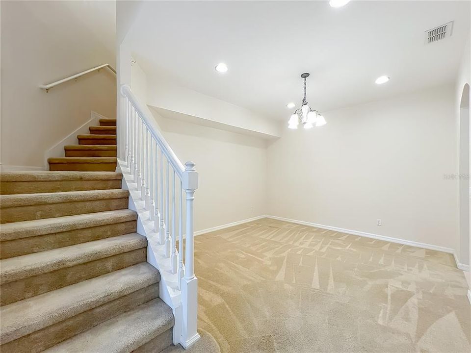 Activo con contrato: $349,900 (3 camas, 3 baños, 2173 Pies cuadrados)