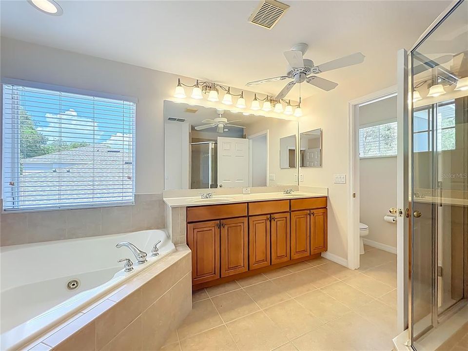 Activo con contrato: $349,900 (3 camas, 3 baños, 2173 Pies cuadrados)