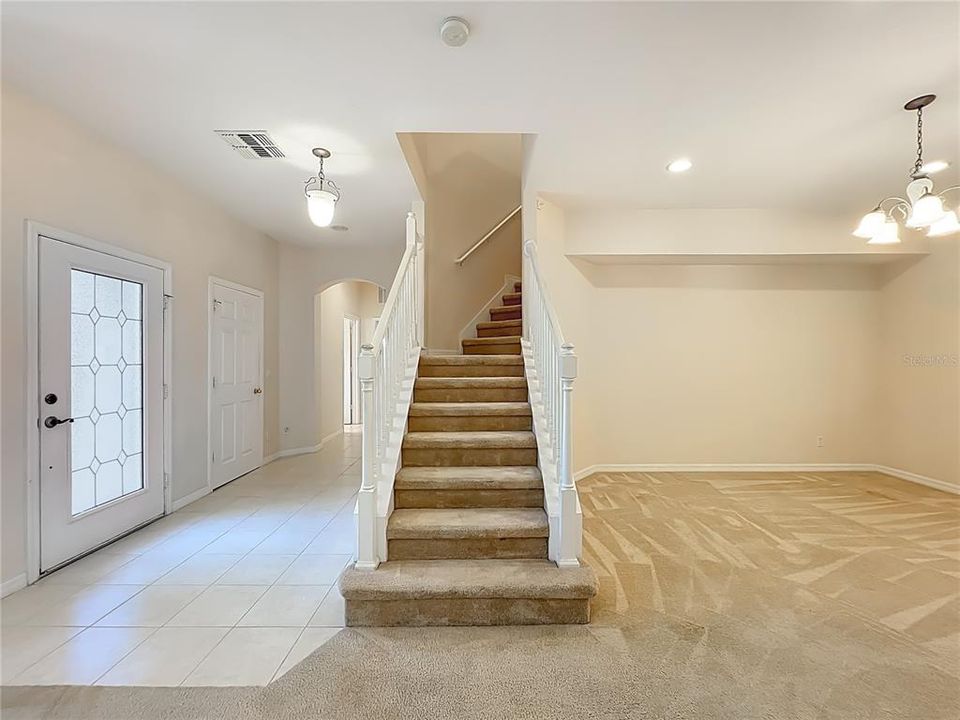 Activo con contrato: $349,900 (3 camas, 3 baños, 2173 Pies cuadrados)