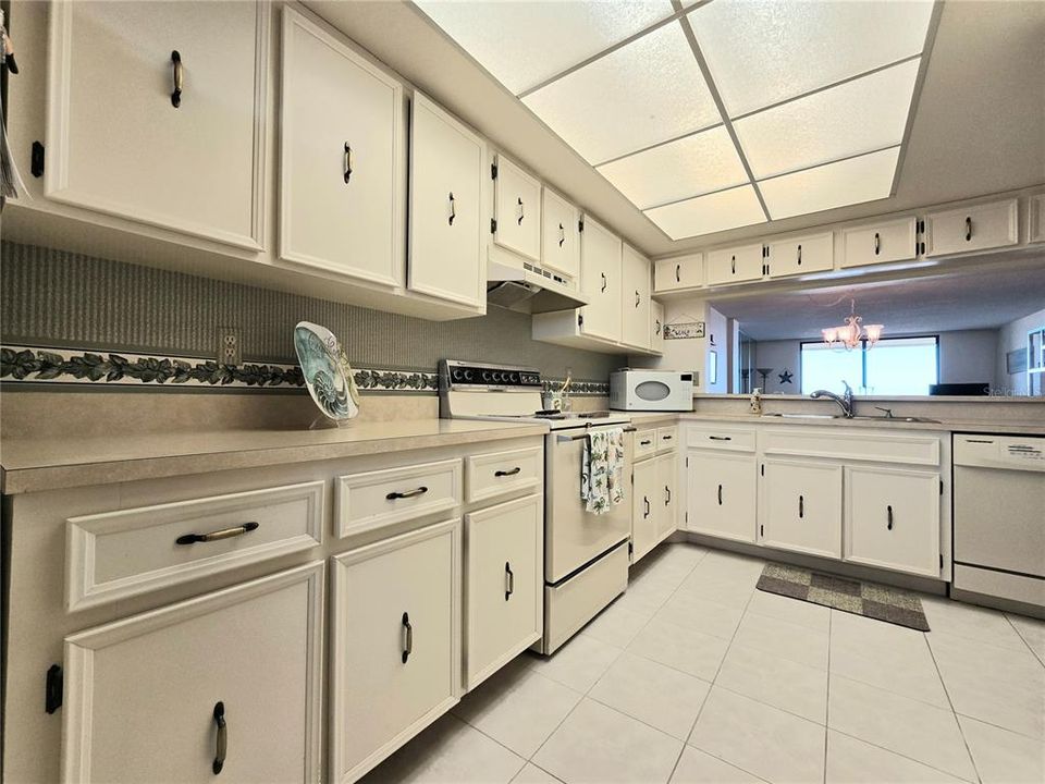 For Sale: $509,000 (2 beds, 2 baths, 1256 Square Feet)