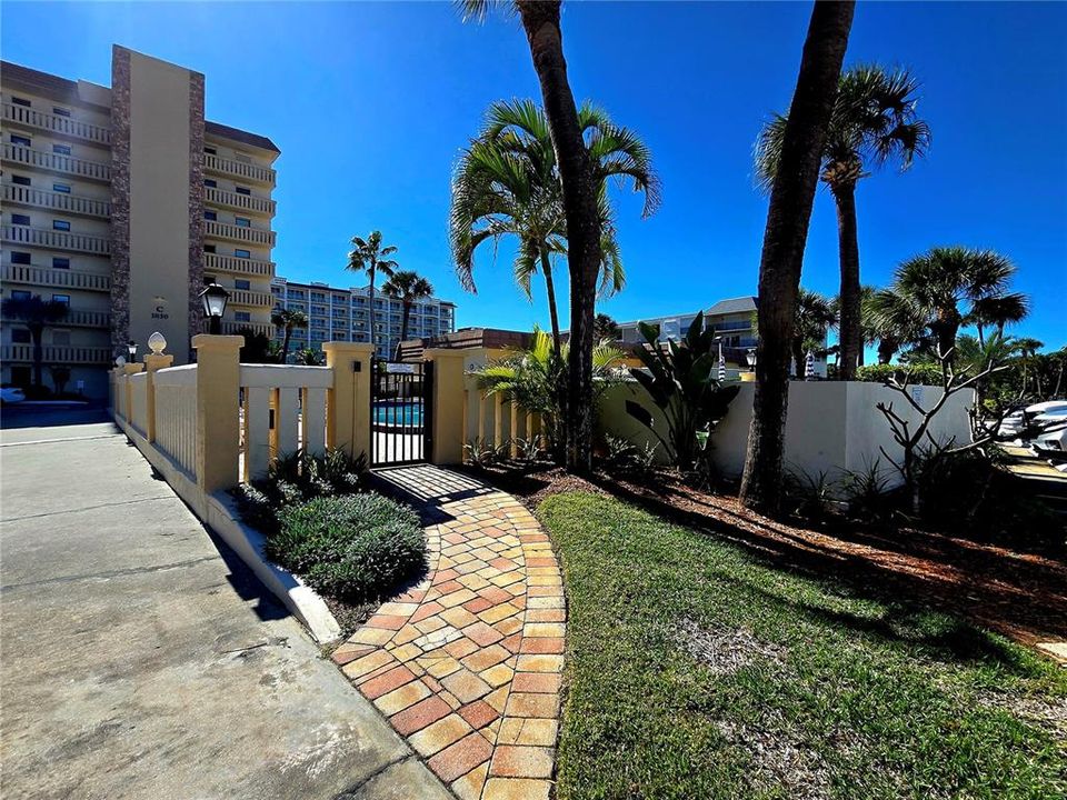 For Sale: $509,000 (2 beds, 2 baths, 1256 Square Feet)