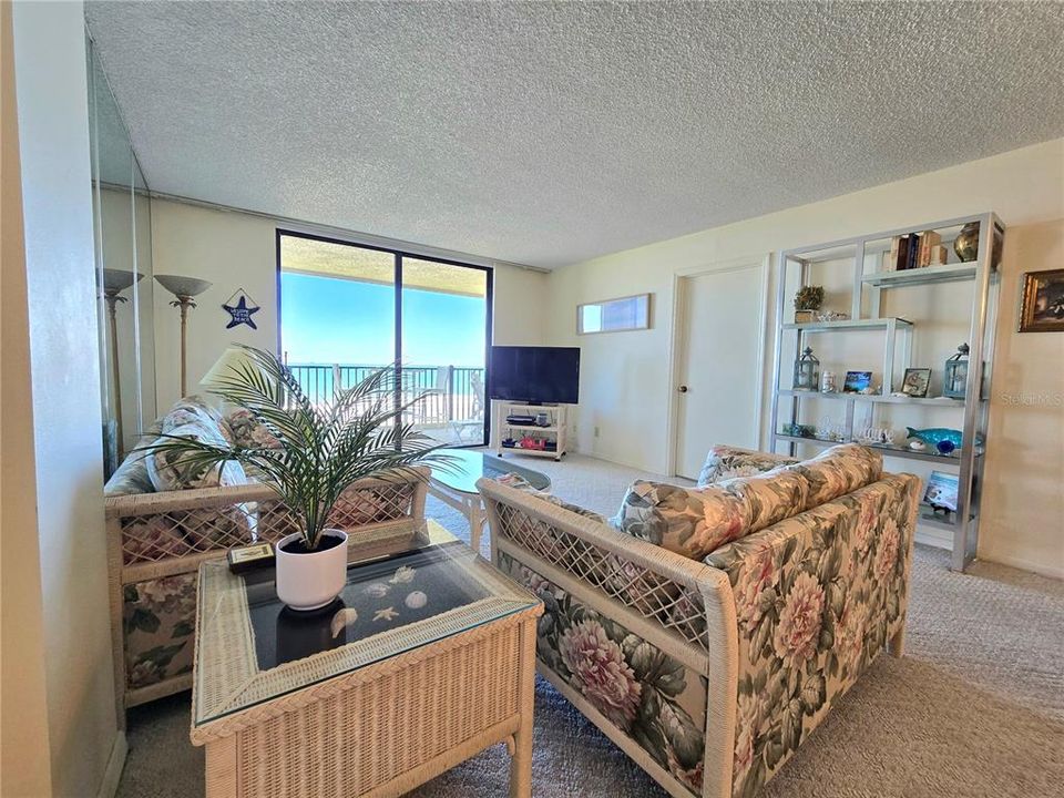 For Sale: $509,000 (2 beds, 2 baths, 1256 Square Feet)