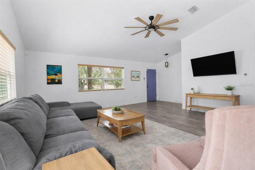 En Venta: $245,000 (3 camas, 2 baños, 1575 Pies cuadrados)