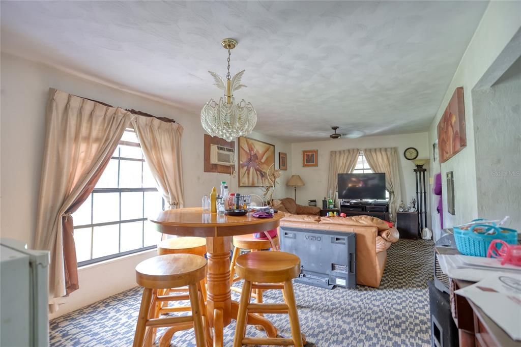 En Venta: $304,000 (6 camas, 0 baños, 2304 Pies cuadrados)