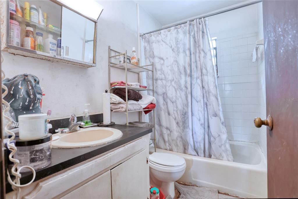 En Venta: $304,000 (6 camas, 0 baños, 2304 Pies cuadrados)