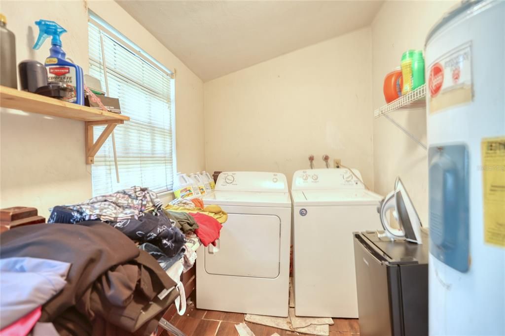 En Venta: $304,000 (6 camas, 0 baños, 2304 Pies cuadrados)