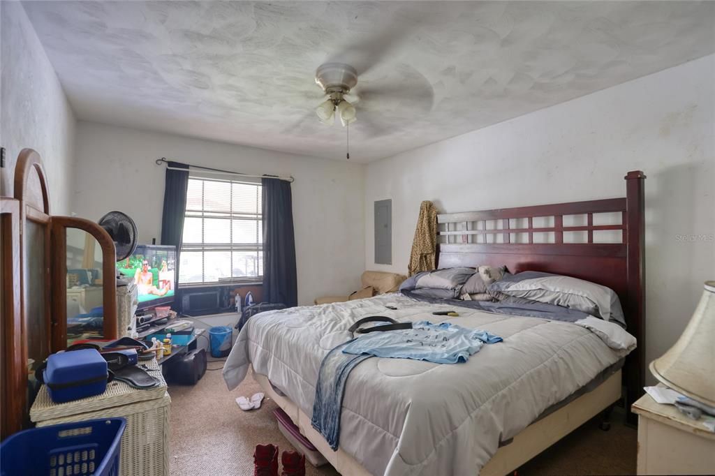 En Venta: $304,000 (6 camas, 0 baños, 2304 Pies cuadrados)