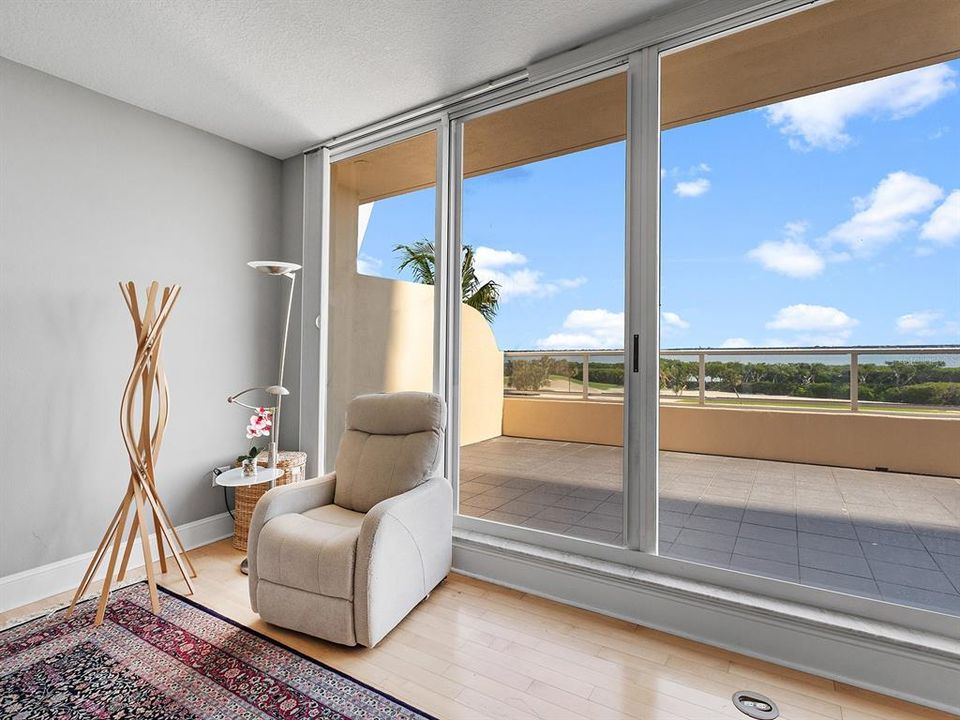 Active With Contract: $1,460,000 (2 beds, 3 baths, 2550 Square Feet)