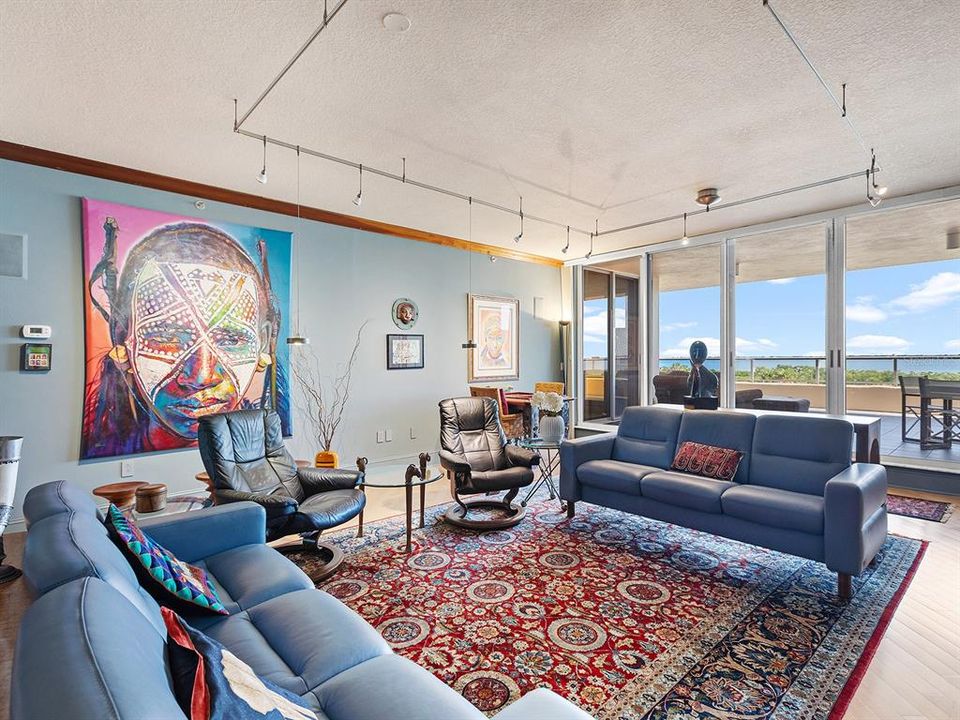 Active With Contract: $1,460,000 (2 beds, 3 baths, 2550 Square Feet)