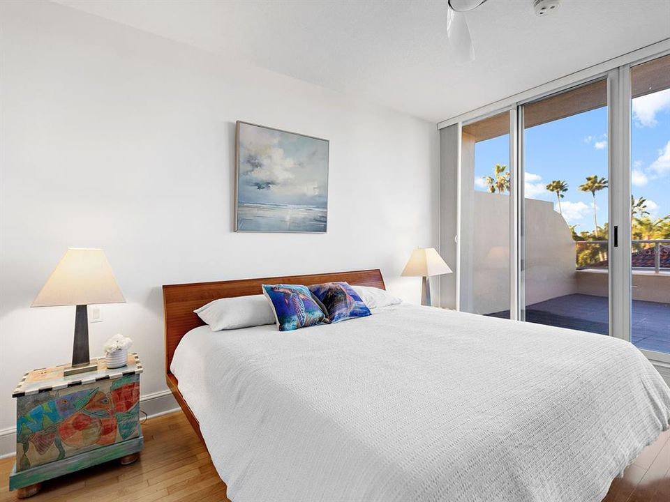 Active With Contract: $1,460,000 (2 beds, 3 baths, 2550 Square Feet)