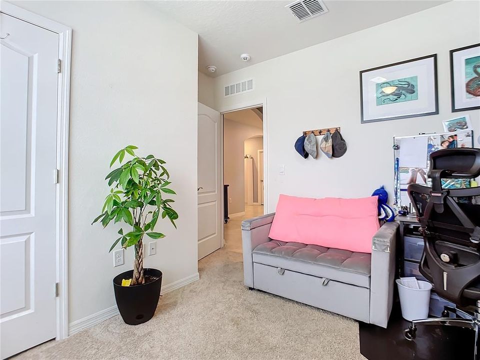 For Sale: $305,000 (4 beds, 2 baths, 1846 Square Feet)