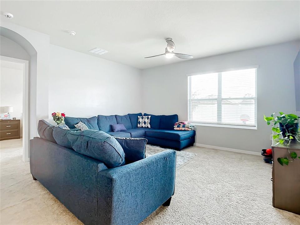 For Sale: $305,000 (4 beds, 2 baths, 1846 Square Feet)