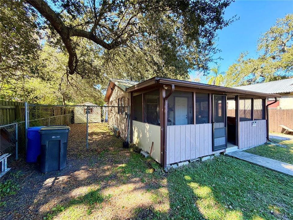For Sale: $109,000 (1 beds, 1 baths, 630 Square Feet)