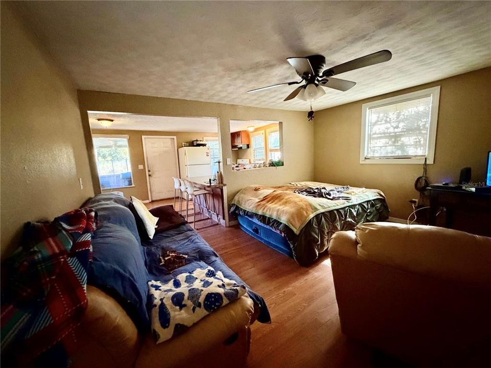 For Sale: $109,000 (1 beds, 1 baths, 630 Square Feet)