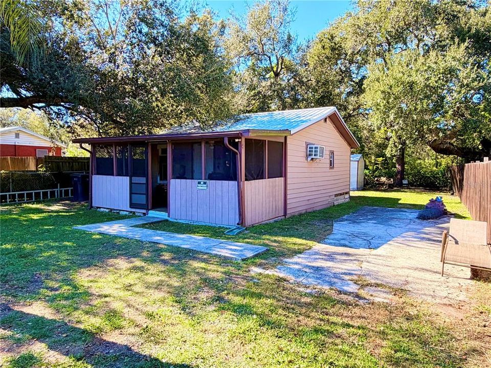 For Sale: $109,000 (1 beds, 1 baths, 630 Square Feet)