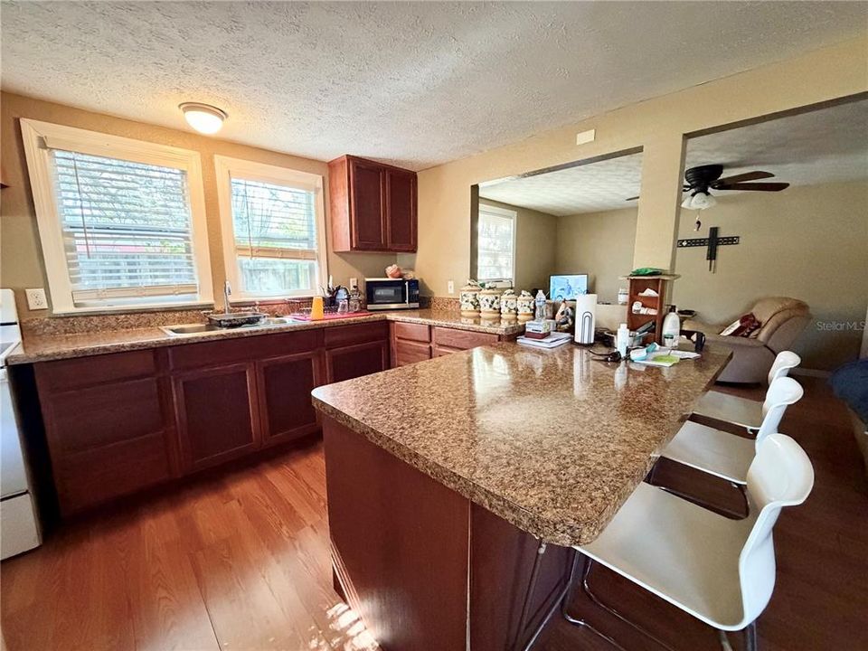 For Sale: $109,000 (1 beds, 1 baths, 630 Square Feet)