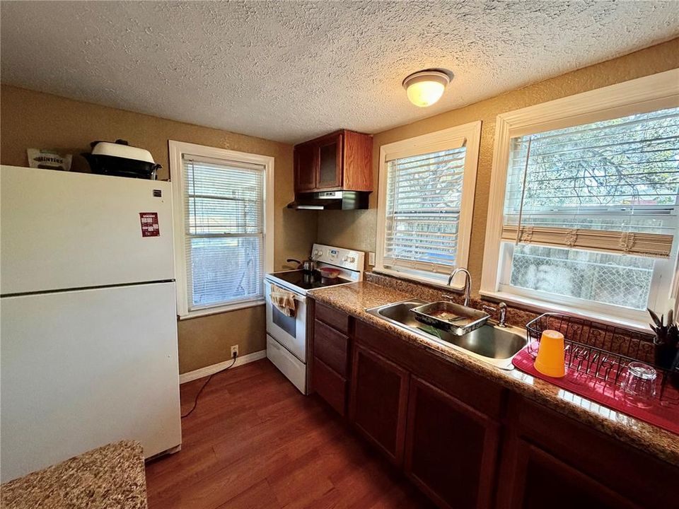 For Sale: $109,000 (1 beds, 1 baths, 630 Square Feet)