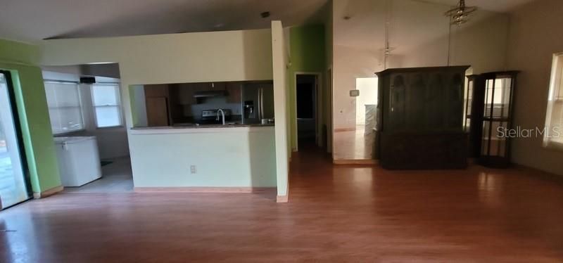 En Venta: $240,000 (4 camas, 2 baños, 1738 Pies cuadrados)