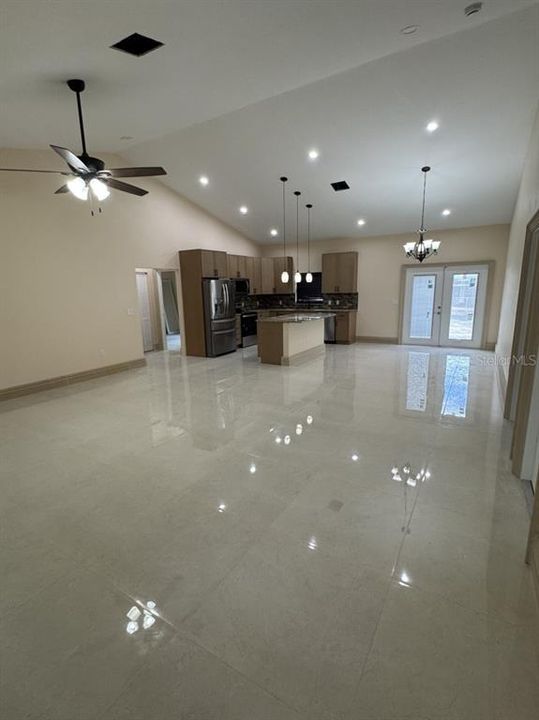 En Venta: $535,000 (4 camas, 2 baños, 1970 Pies cuadrados)