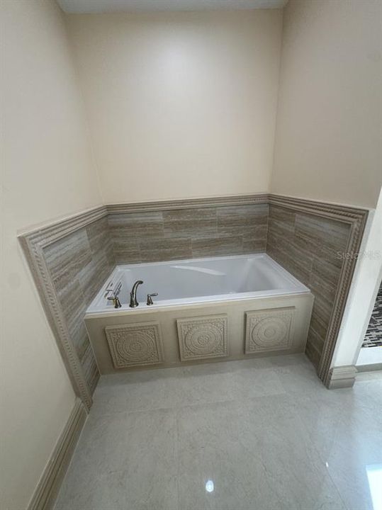 En Venta: $535,000 (4 camas, 2 baños, 1970 Pies cuadrados)