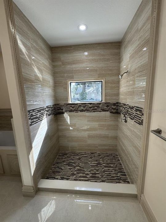 En Venta: $535,000 (4 camas, 2 baños, 1970 Pies cuadrados)