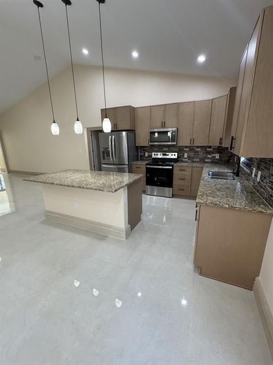 En Venta: $535,000 (4 camas, 2 baños, 1970 Pies cuadrados)