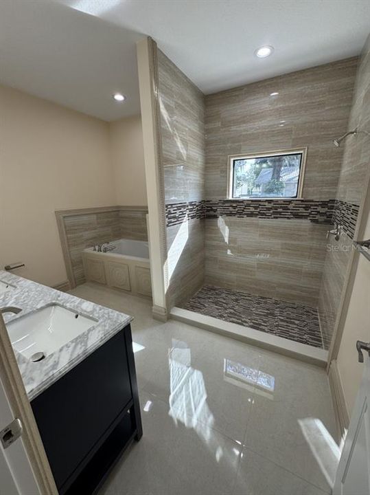 En Venta: $535,000 (4 camas, 2 baños, 1970 Pies cuadrados)