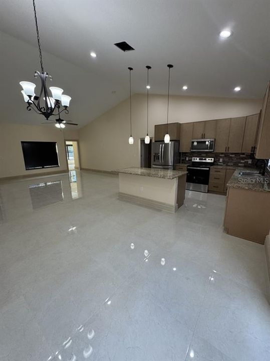 En Venta: $535,000 (4 camas, 2 baños, 1970 Pies cuadrados)