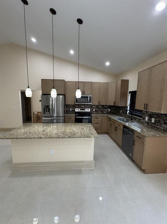 En Venta: $535,000 (4 camas, 2 baños, 1970 Pies cuadrados)